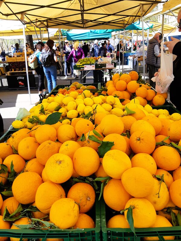 Fruit at The Jiriho z Podebrad market. Image by author.