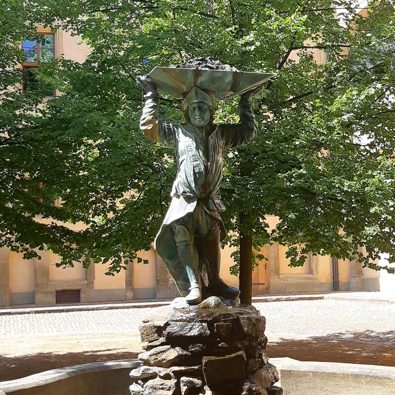 Effigy of a miner in the inner courtyard of the Italian Court